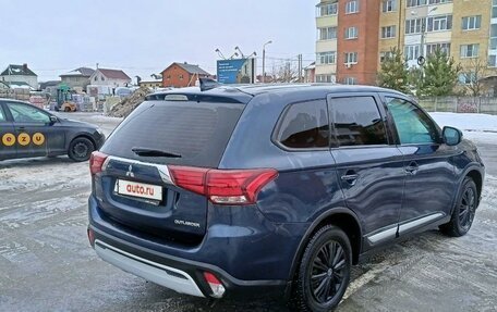 Mitsubishi Outlander III рестайлинг 3, 2020 год, 2 700 000 рублей, 4 фотография