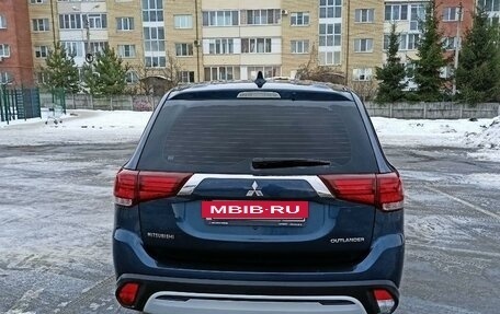 Mitsubishi Outlander III рестайлинг 3, 2020 год, 2 700 000 рублей, 5 фотография