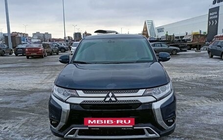 Mitsubishi Outlander III рестайлинг 3, 2020 год, 2 700 000 рублей, 8 фотография