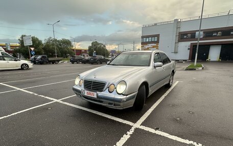 Mercedes-Benz E-Класс, 2000 год, 450 000 рублей, 2 фотография