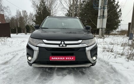 Mitsubishi Outlander III рестайлинг 3, 2018 год, 1 950 000 рублей, 1 фотография