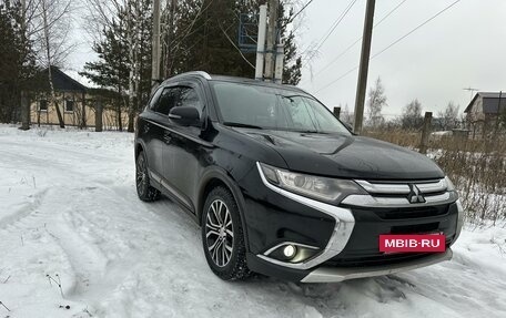 Mitsubishi Outlander III рестайлинг 3, 2018 год, 1 950 000 рублей, 2 фотография