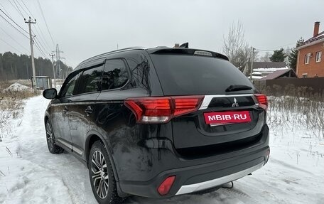 Mitsubishi Outlander III рестайлинг 3, 2018 год, 1 950 000 рублей, 6 фотография