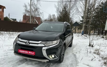 Mitsubishi Outlander III рестайлинг 3, 2018 год, 1 950 000 рублей, 3 фотография