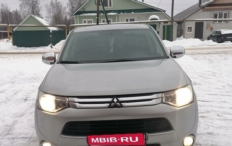 Mitsubishi Outlander III рестайлинг 3, 2014 год, 1 395 000 рублей, 8 фотография