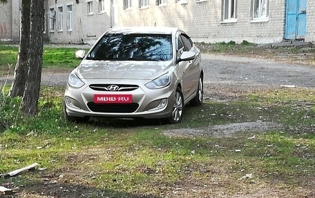 Hyundai Solaris II рестайлинг, 2011 год, 850 000 рублей, 1 фотография