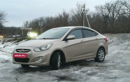 Hyundai Solaris II рестайлинг, 2011 год, 850 000 рублей, 4 фотография