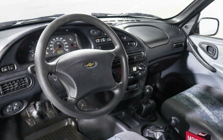 Chevrolet Niva I рестайлинг, 2003 год, 560 000 рублей, 14 фотография