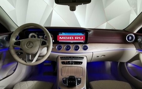 Mercedes-Benz E-Класс, 2017 год, 4 993 000 рублей, 10 фотография