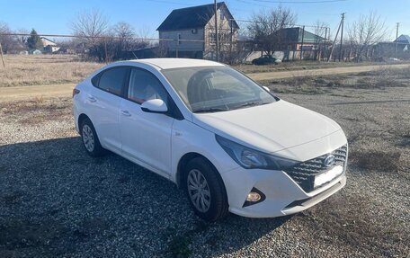 Hyundai Solaris II рестайлинг, 2022 год, 2 200 000 рублей, 2 фотография