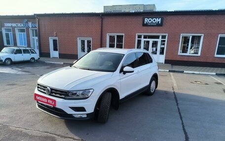 Volkswagen Tiguan II, 2017 год, 2 100 000 рублей, 2 фотография