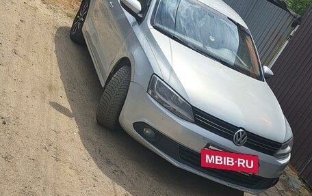 Volkswagen Jetta VI, 2011 год, 1 100 000 рублей, 2 фотография