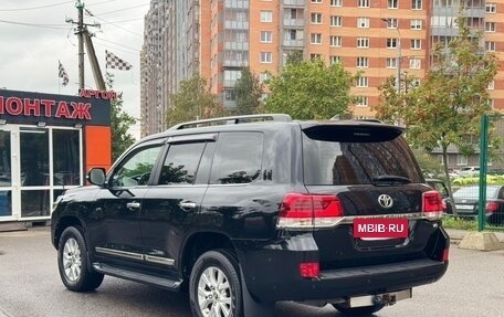 Toyota Land Cruiser 200, 2015 год, 5 999 990 рублей, 3 фотография