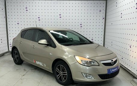 Opel Astra J, 2011 год, 670 000 рублей, 2 фотография