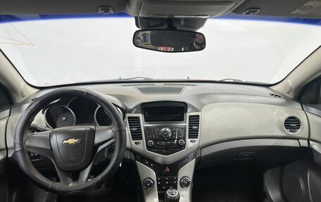 Chevrolet Cruze II, 2010 год, 695 000 рублей, 6 фотография