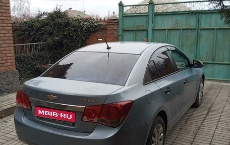 Chevrolet Cruze II, 2010 год, 800 000 рублей, 3 фотография