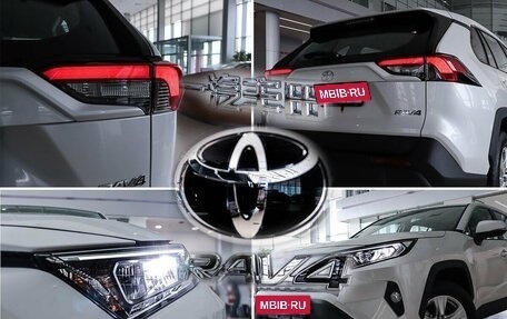 Toyota RAV4, 2024 год, 4 990 000 рублей, 11 фотография