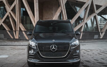 Mercedes-Benz V-Класс, 2024 год, 15 950 000 рублей, 2 фотография