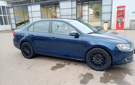 Volkswagen Jetta VI, 2011 год, 845 000 рублей, 2 фотография