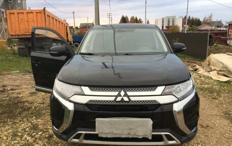 Mitsubishi Outlander III рестайлинг 3, 2019 год, 1 850 000 рублей, 5 фотография