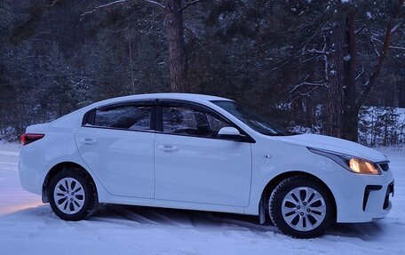 KIA Rio IV, 2018 год, 1 430 000 рублей, 3 фотография