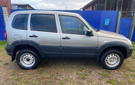 Chevrolet Niva I рестайлинг, 2018 год, 949 000 рублей, 4 фотография