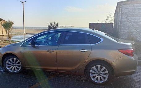 Opel Astra J, 2013 год, 999 000 рублей, 3 фотография