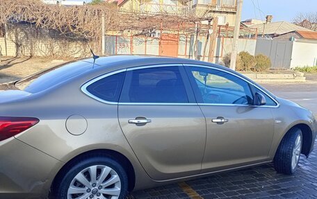 Opel Astra J, 2013 год, 999 000 рублей, 2 фотография