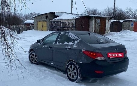 Hyundai Solaris II рестайлинг, 2013 год, 350 000 рублей, 3 фотография