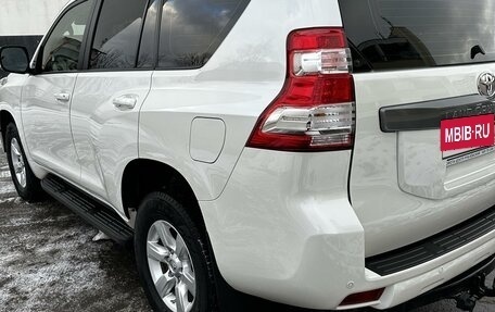 Toyota Land Cruiser Prado 150 рестайлинг 2, 2015 год, 4 000 000 рублей, 3 фотография