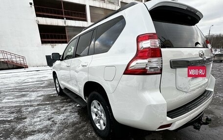 Toyota Land Cruiser Prado 150 рестайлинг 2, 2015 год, 4 000 000 рублей, 14 фотография