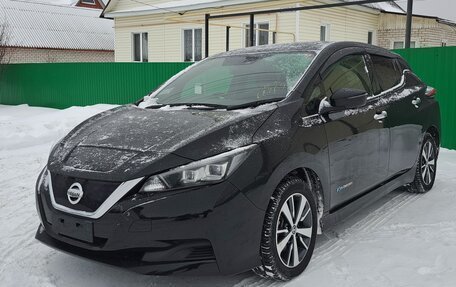 Nissan Leaf II, 2019 год, 1 690 000 рублей, 3 фотография