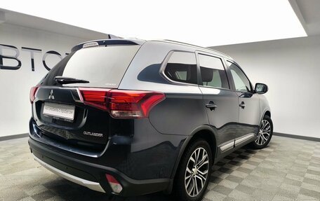 Mitsubishi Outlander III рестайлинг 3, 2018 год, 1 750 000 рублей, 4 фотография