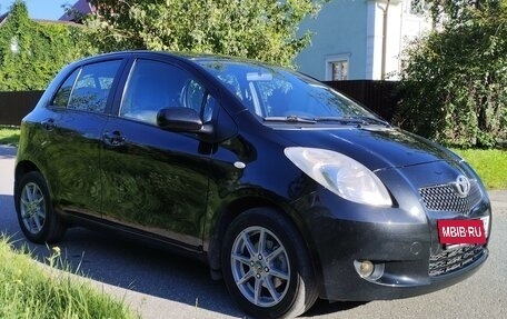 Toyota Yaris III рестайлинг, 2007 год, 655 000 рублей, 2 фотография