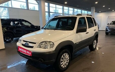 Chevrolet Niva I рестайлинг, 2017 год, 855 000 рублей, 7 фотография