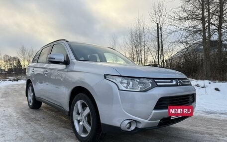 Mitsubishi Outlander III рестайлинг 3, 2013 год, 1 845 000 рублей, 2 фотография