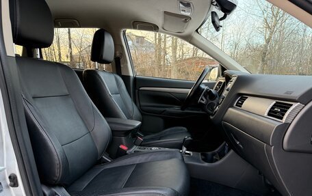 Mitsubishi Outlander III рестайлинг 3, 2013 год, 1 845 000 рублей, 14 фотография