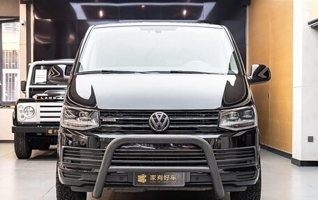 Volkswagen Caravelle T6 рестайлинг, 2019 год, 4 000 000 рублей, 2 фотография