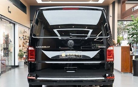 Volkswagen Caravelle T6 рестайлинг, 2019 год, 4 000 000 рублей, 5 фотография