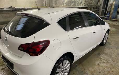 Opel Astra J, 2013 год, 1 000 000 рублей, 3 фотография