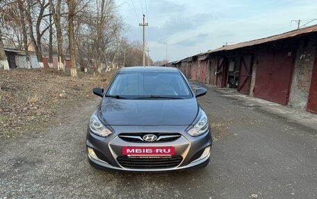 Hyundai Solaris II рестайлинг, 2012 год, 1 000 000 рублей, 18 фотография