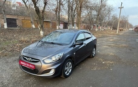 Hyundai Solaris II рестайлинг, 2012 год, 1 000 000 рублей, 19 фотография