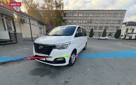 Hyundai H-1 II рестайлинг, 2020 год, 2 420 000 рублей, 14 фотография