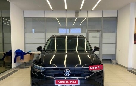 Volkswagen Tiguan II, 2021 год, 3 060 000 рублей, 1 фотография