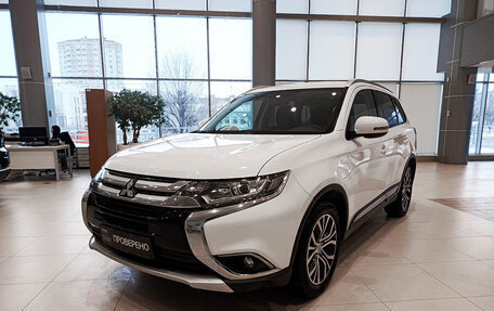 Mitsubishi Outlander III рестайлинг 3, 2017 год, 2 472 000 рублей, 1 фотография