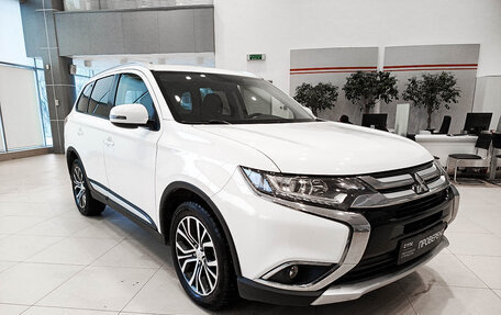 Mitsubishi Outlander III рестайлинг 3, 2017 год, 2 472 000 рублей, 3 фотография