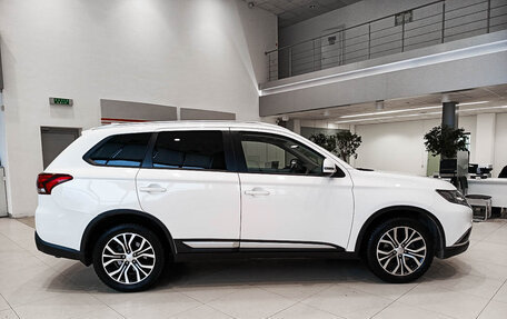 Mitsubishi Outlander III рестайлинг 3, 2017 год, 2 472 000 рублей, 5 фотография