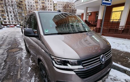 Volkswagen Multivan T6 рестайлинг, 2019 год, 7 600 000 рублей, 2 фотография