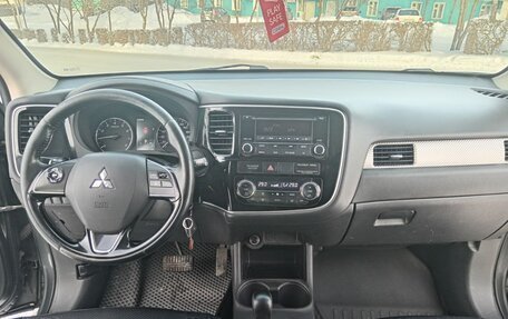 Mitsubishi Outlander III рестайлинг 3, 2015 год, 1 700 000 рублей, 11 фотография