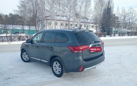 Mitsubishi Outlander III рестайлинг 3, 2015 год, 1 700 000 рублей, 4 фотография